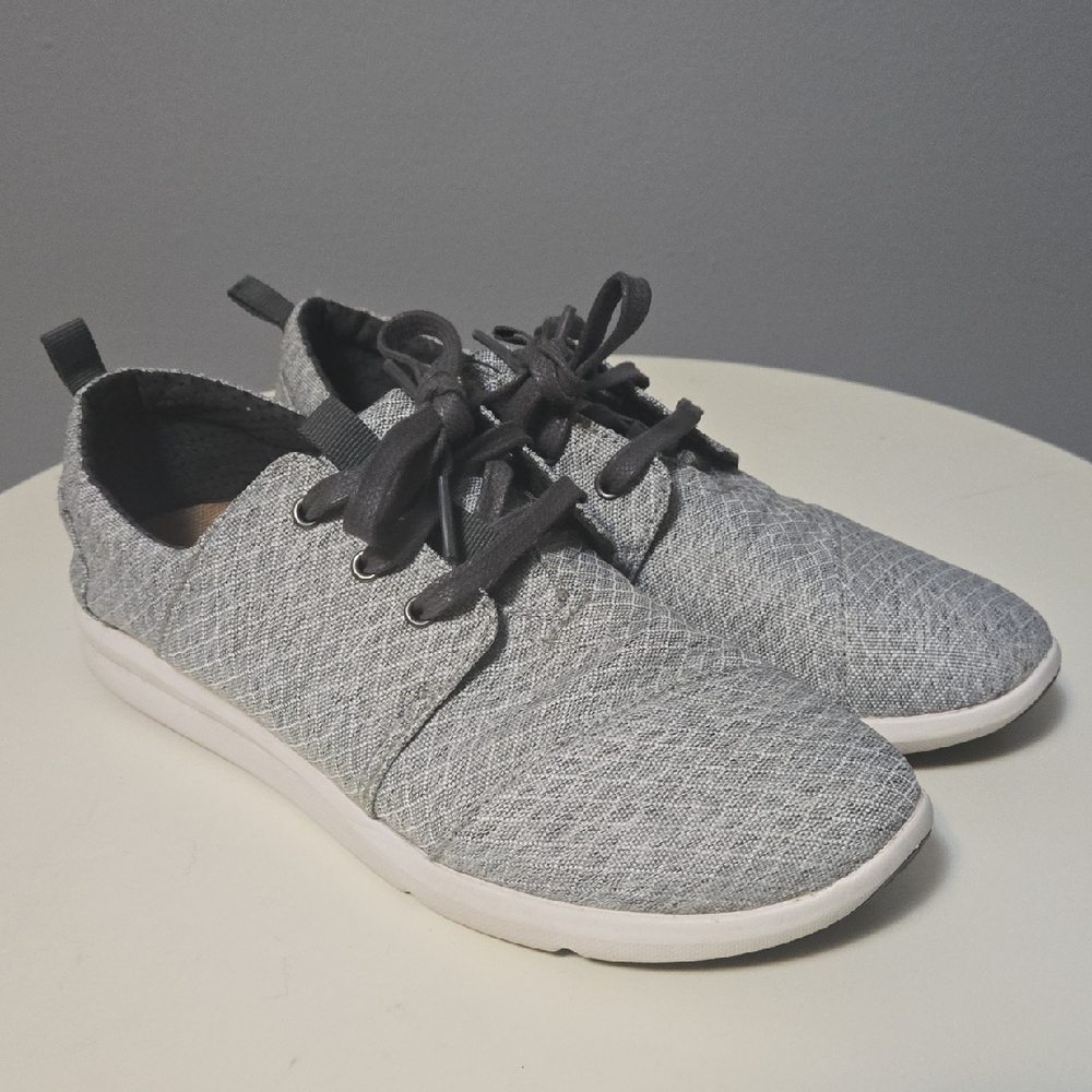 Toms Womans 7.5 Gray and White Sneakers